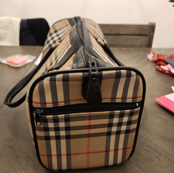 Authenthic Burberry Boston Bag - Picture 3 of 9